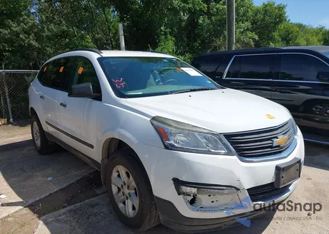 2017 Chevrolet Traverse Ls z USA, uszkodzony, nr VIN 1GNKRFKD2HJ243839